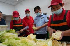 <b>建立校园食长效机制</b>